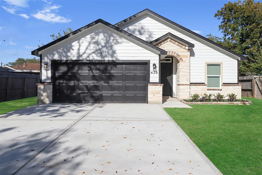 Front exterior of a new home in , Baytown, TX, highlighting curb appeal (Image 18).