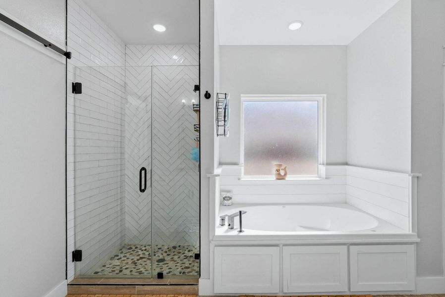 Furnished interior view inside a new home in , Corpus Christi (Image 8).