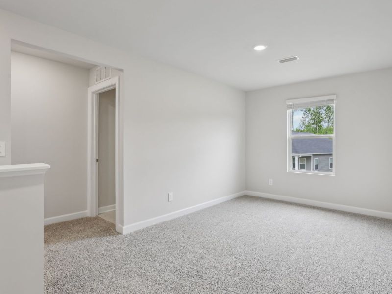 Spacious, unfurnished interior of a new home in Nelson's Creek, Mocksville (Image 13).