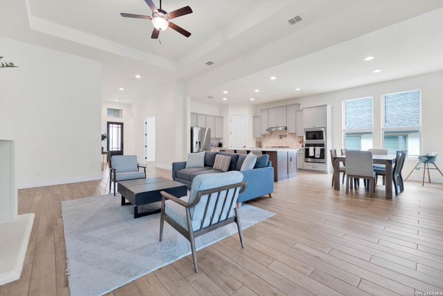 Furnished interior view inside a new home in , Boerne (Image 18).