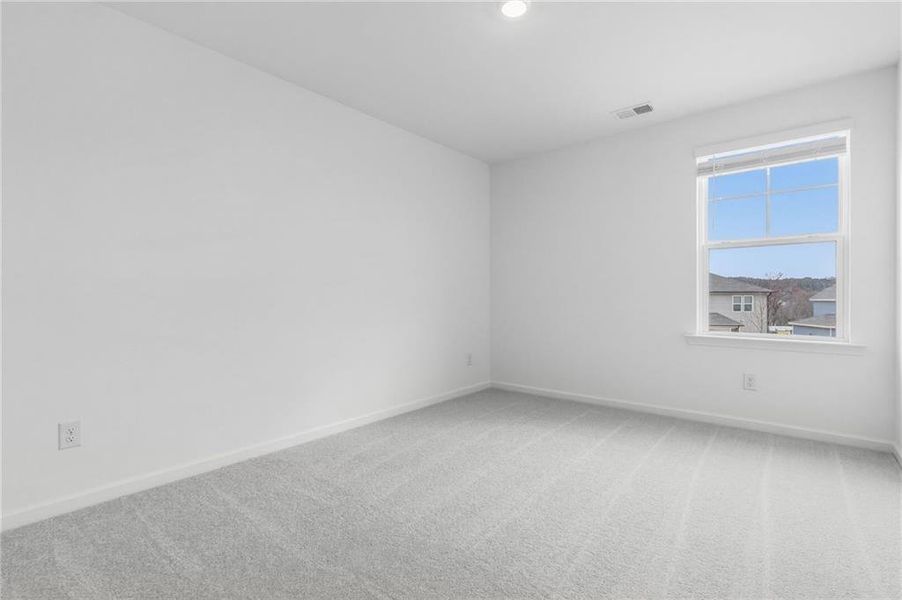 Spacious, unfurnished interior of a new home in Apalachee Hills, Bethlehem (Image 19).