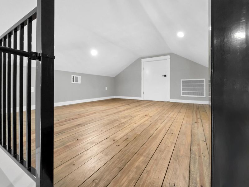 Spacious, unfurnished interior of a new home in , Crystal Beach (Image 24).