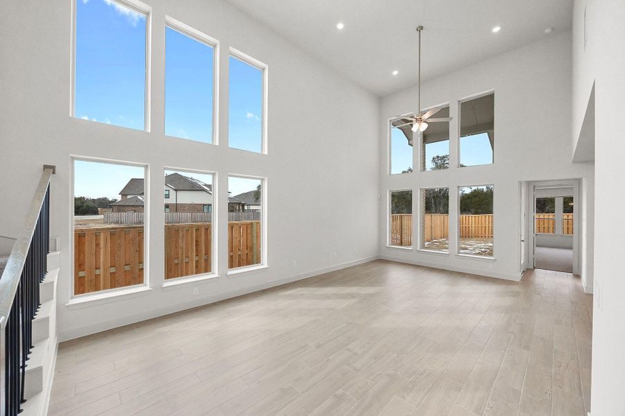Spacious, unfurnished interior of a new home in Parmer Ranch, Georgetown (Image 15).