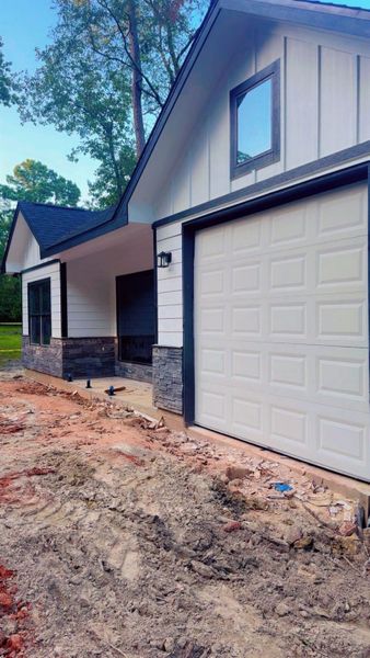 Front exterior of a new home in , Willis, TX, highlighting curb appeal (Image 20). Front exterior of a new home in , Willis, TX, highlighting curb appeal (Image 20).