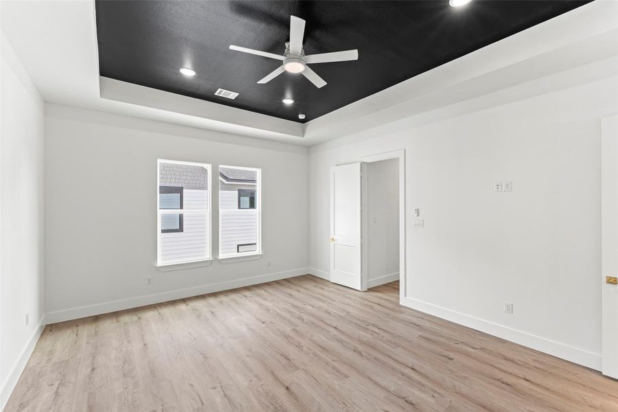 Spacious, unfurnished interior of a new home in , Houston (Image 13).