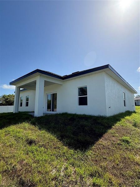 Exterior details and patio area of a home in , Ocala (Image 3).