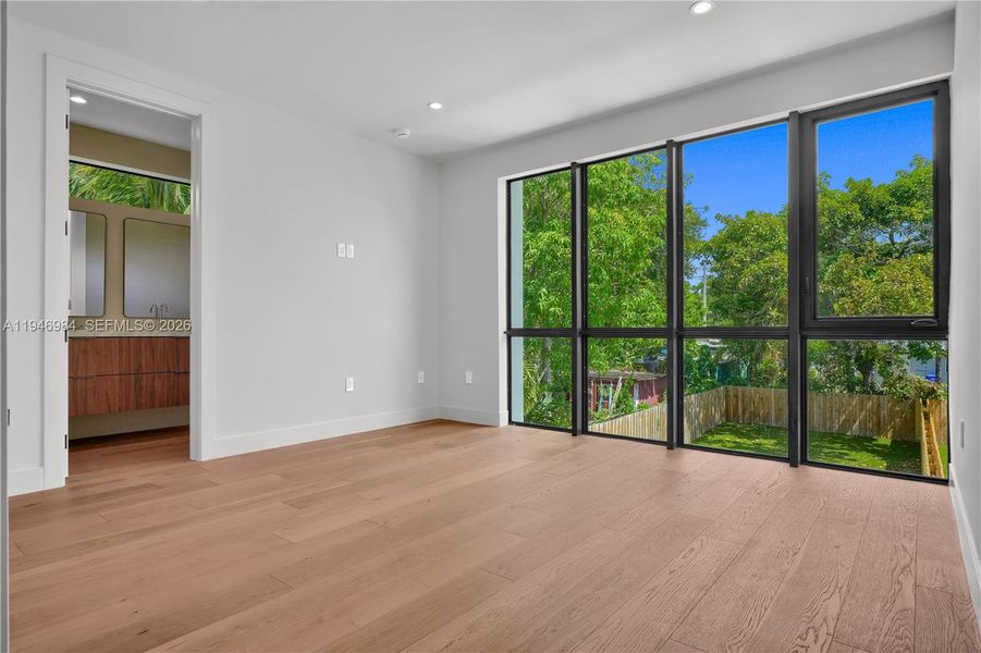 Spacious, unfurnished interior of a new home in , Miami (Image 28).