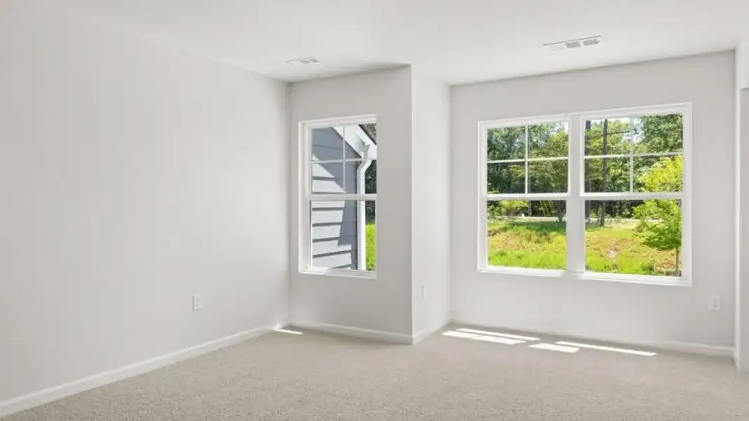 Spacious, unfurnished interior of a new home in Hughes Court, Dawsonville (Image 25).