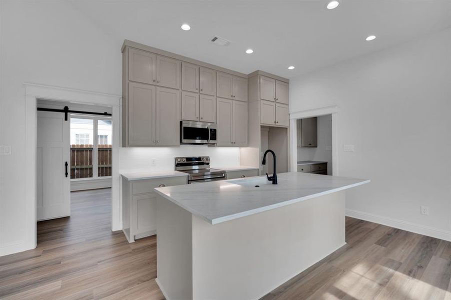 Furnished interior view inside a new home in , Waxahachie (Image 9).