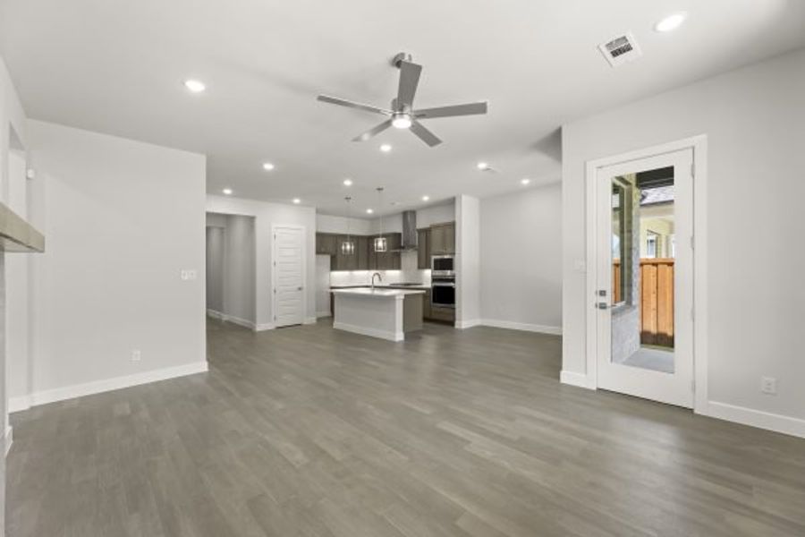 Spacious, unfurnished interior of a new home in The Highlands, Rockwall (Image 22).