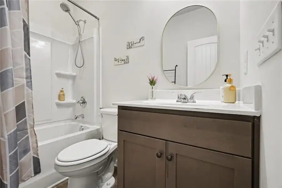 Furnished interior view inside a new home in , Dallas (Image 16).