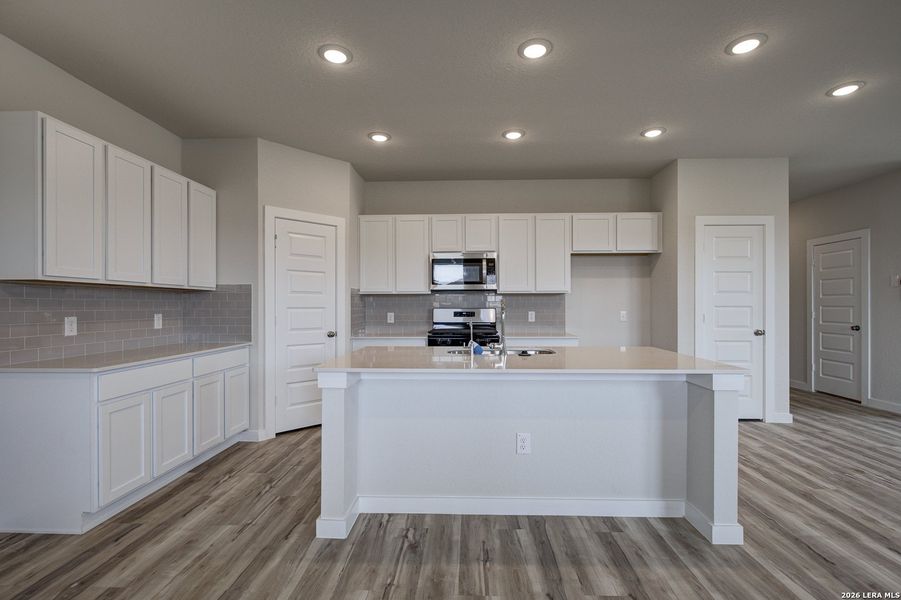 Furnished interior view inside a new home in Mesa Vista, San Antonio (Image 9).