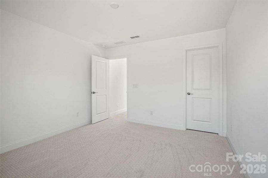 Spacious, unfurnished interior of a new home in Forest Creek, Waxhaw (Image 34).