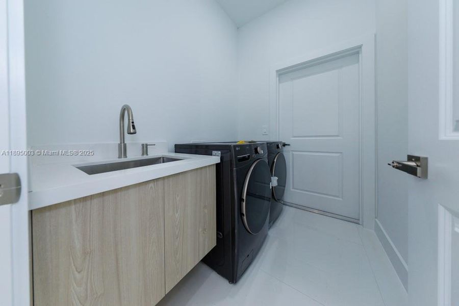 Furnished interior view inside a new home in , Lehigh Acres (Image 6).