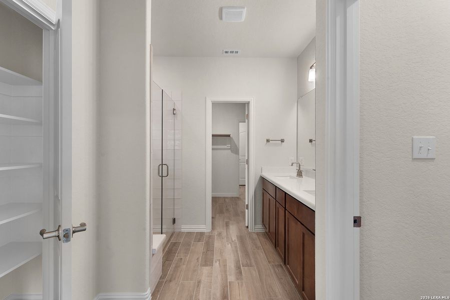 Furnished interior view inside a new home in Meyer Ranch - Enclave, New Braunfels (Image 7).