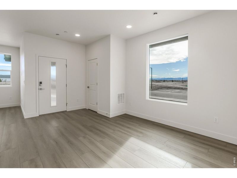 Spacious, unfurnished interior of a new home in , Timnath (Image 28).