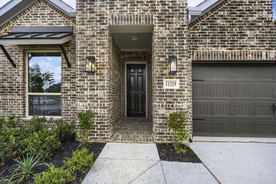 11329 Bratton - Front Entryway