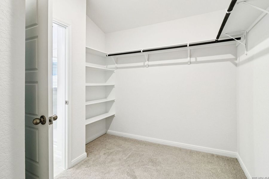 Spacious, unfurnished interior of a new home in Lark Canyon, New Braunfels (Image 33).