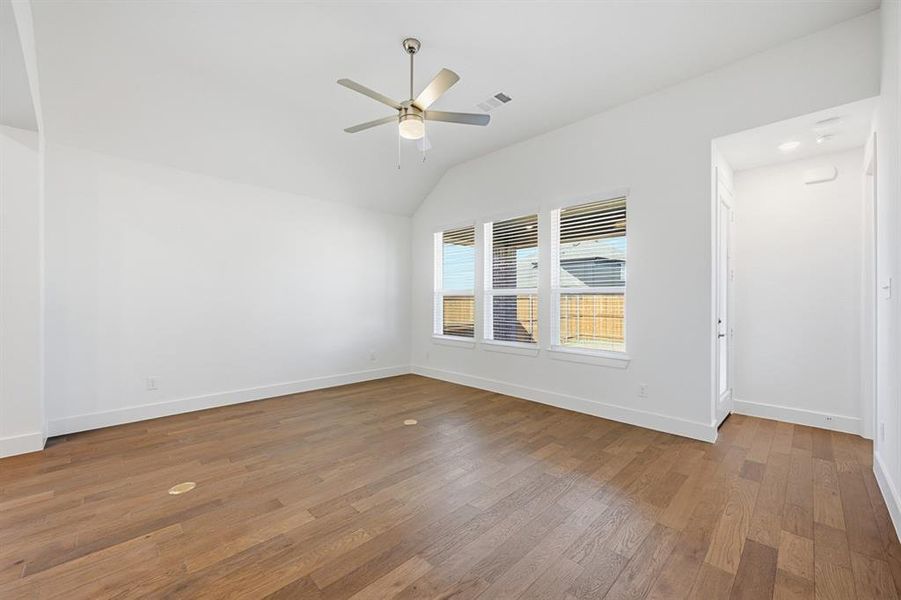 Spacious, unfurnished interior of a new home in Sandbrock Ranch, Aubrey (Image 12). Spacious, unfurnished interior of a new home in Sandbrock Ranch, Aubrey (Image 12).
