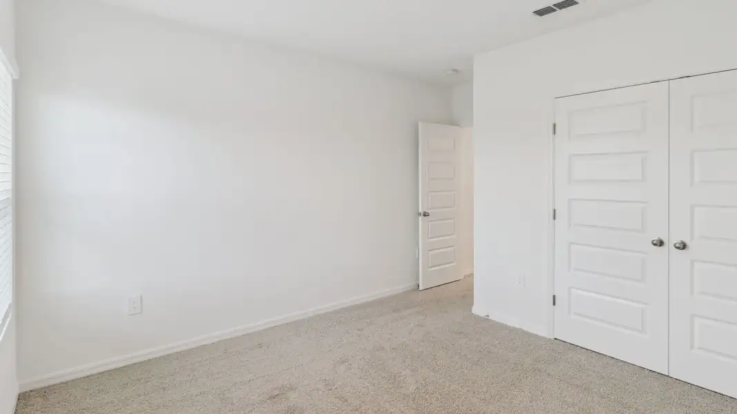 Representative unfurnished interior of a home built from the Coral by D.R. Horton in Hawthorne Ranch, Lakeland (Image 40).