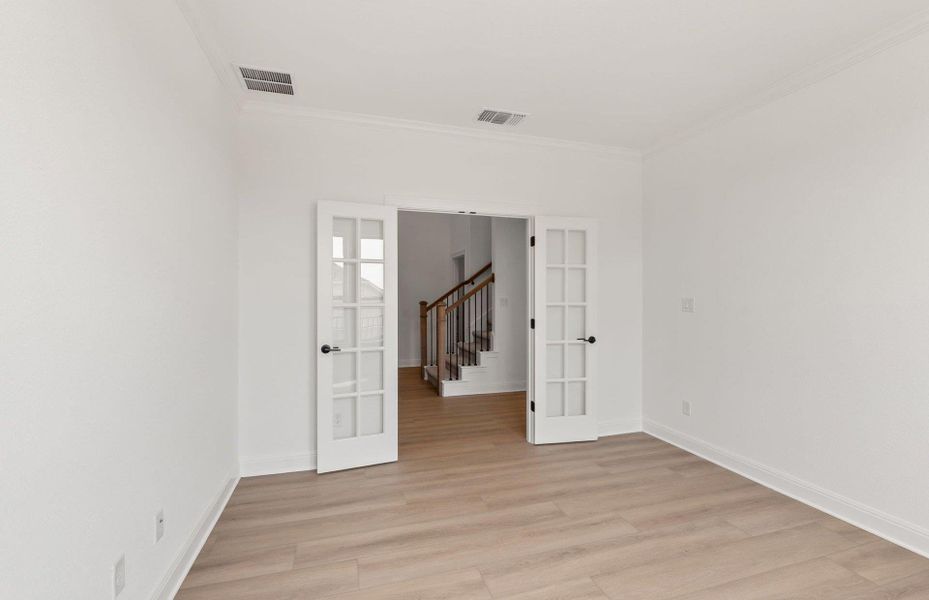 Spacious, unfurnished interior of a new home in Crescent Bluff, Georgetown (Image 16). Spacious, unfurnished interior of a new home in Crescent Bluff, Georgetown (Image 16).