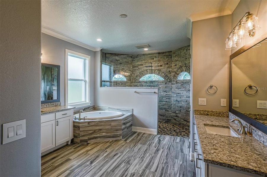 Furnished interior view inside a new home in , Dunnellon (Image 10).