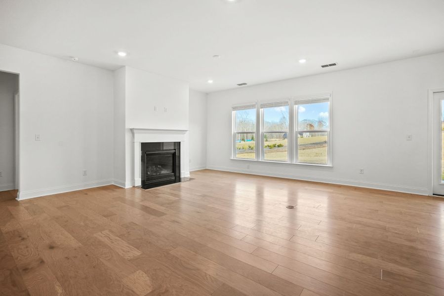 Spacious, unfurnished interior of a new home in Forest Creek, Waxhaw (Image 25).