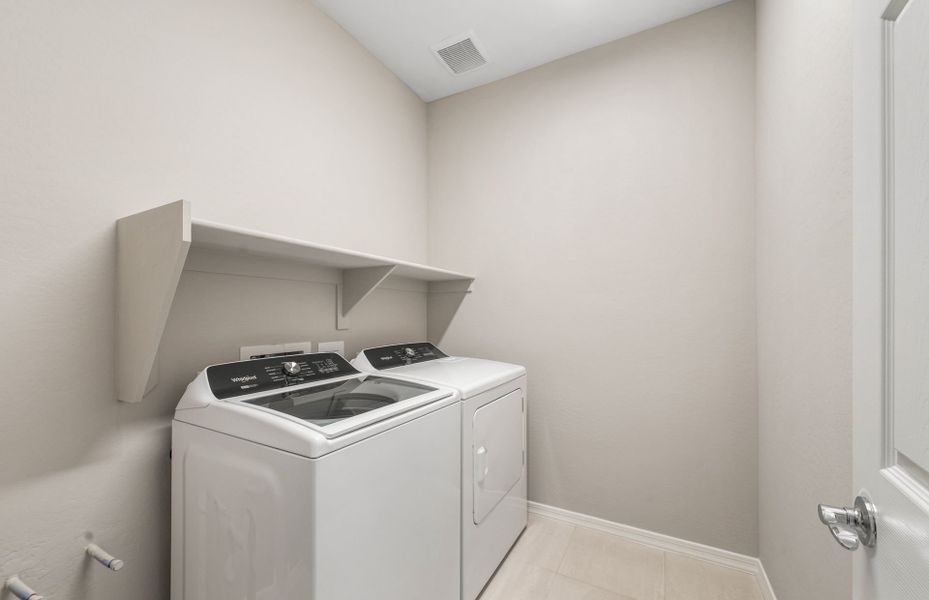 Close-up of interior finishes inside a home in El Cidro, Goodyear (Image 12).
