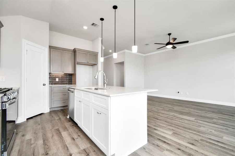 Beautiful Open kitchen with Kitchen Island