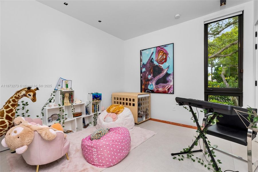 Furnished interior view inside a new home in , Pinecrest (Image 70).