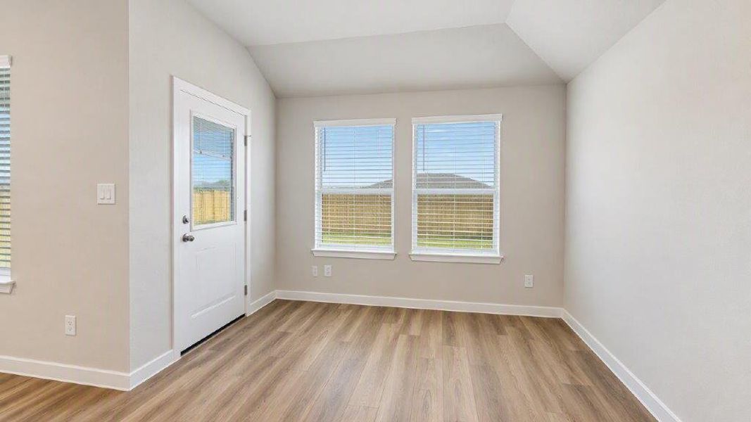 Spacious, unfurnished interior of a new home in Royal Oak South, Corpus Christi (Image 7).