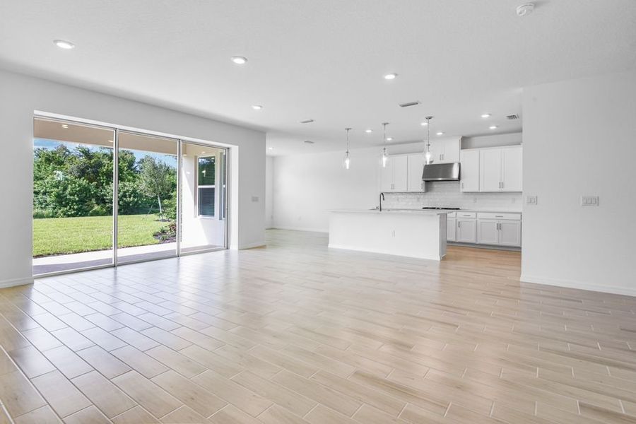 Spacious, unfurnished interior of a new home in Ardisia Park, New Smyrna Beach (Image 38).