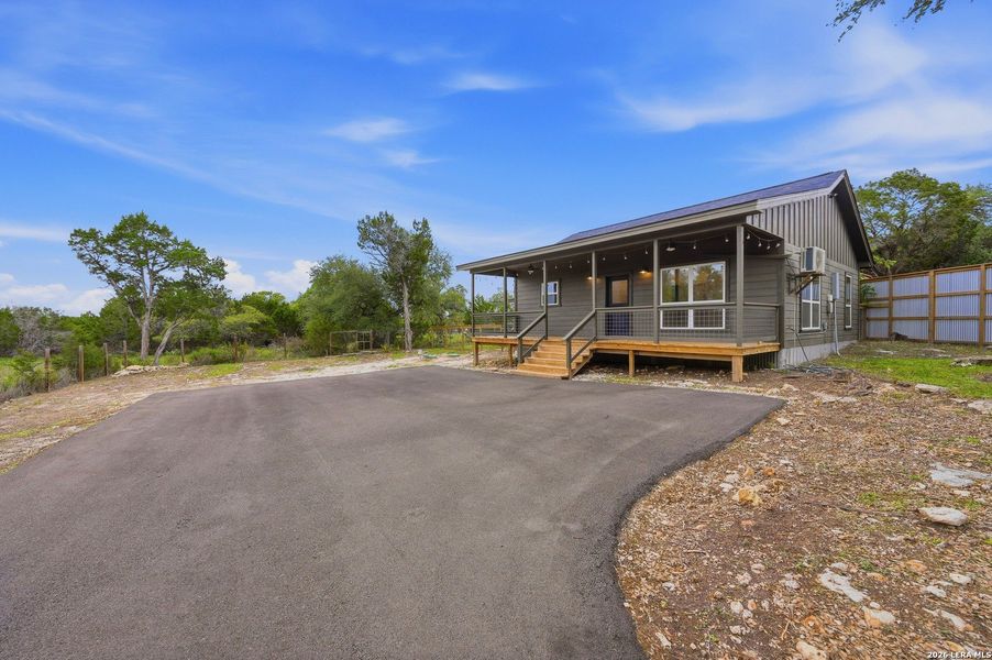 Exterior details and patio area of a home in , Canyon Lake (Image 15).