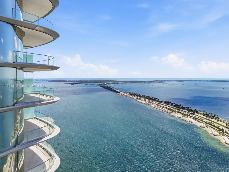 Condo located in Miami, FL showcasing its design and architecture (Image 29).