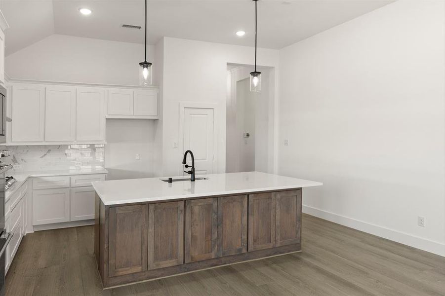 08. 1031 Gracious - Kitchen (3)