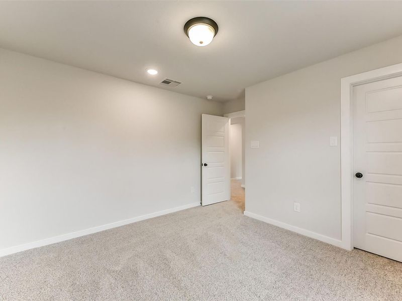 Spacious, unfurnished interior of a new home in Sundance Cove, Crosby (Image 44).