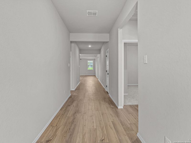 Spacious, unfurnished interior of a new home in Comanche Ridge, San Antonio (Image 11).