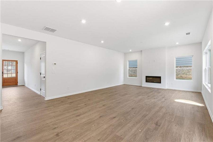 Spacious, unfurnished interior of a new home in Meadow Pines, Dallas (Image 9). Spacious, unfurnished interior of a new home in Meadow Pines, Dallas (Image 9).