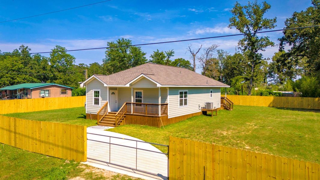 Front exterior of a new home in , Livingston, TX, highlighting curb appeal (Image 20). Front exterior of a new home in , Livingston, TX, highlighting curb appeal (Image 20).