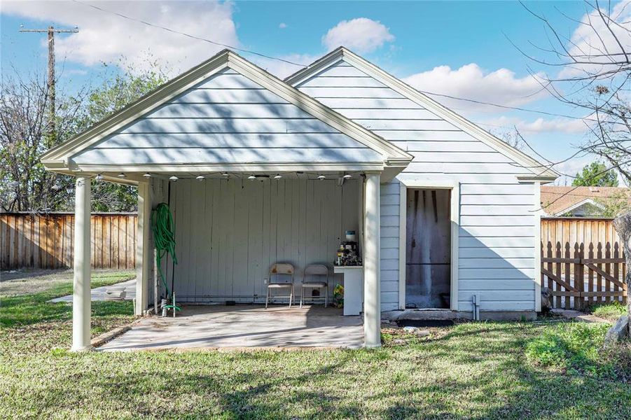 Storage/porch off of detached garage