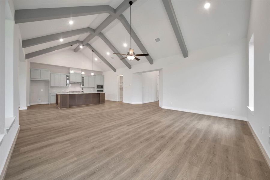 Spacious, unfurnished interior of a new home in , Rosharon (Image 19).