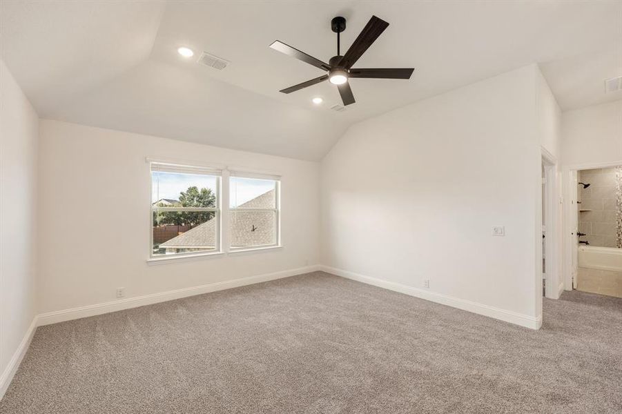 Spacious, unfurnished interior of a new home in The Enclave at Parks of Aledo, Aledo (Image 19). Spacious, unfurnished interior of a new home in The Enclave at Parks of Aledo, Aledo (Image 19).