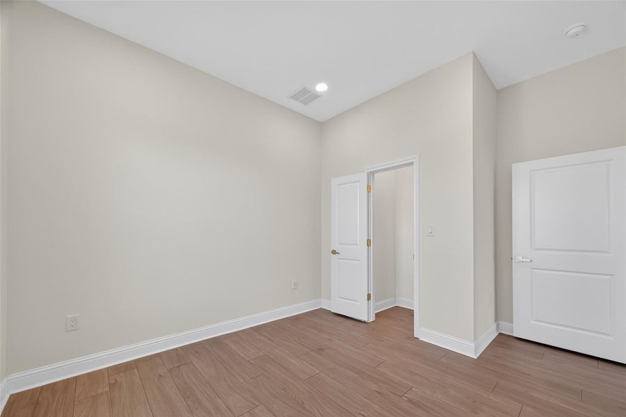 Spacious, unfurnished interior of a new home in , Hitchcock (Image 27).