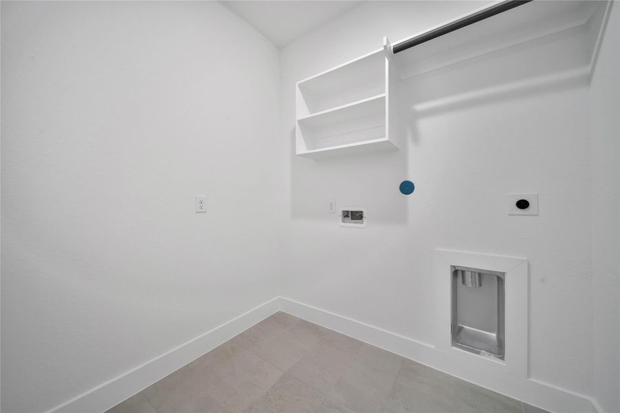 Spacious, unfurnished interior of a new home in , Rosharon (Image 17).