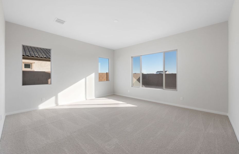Spacious, unfurnished interior of a new home in Soleo, San Tan Valley (Image 28).