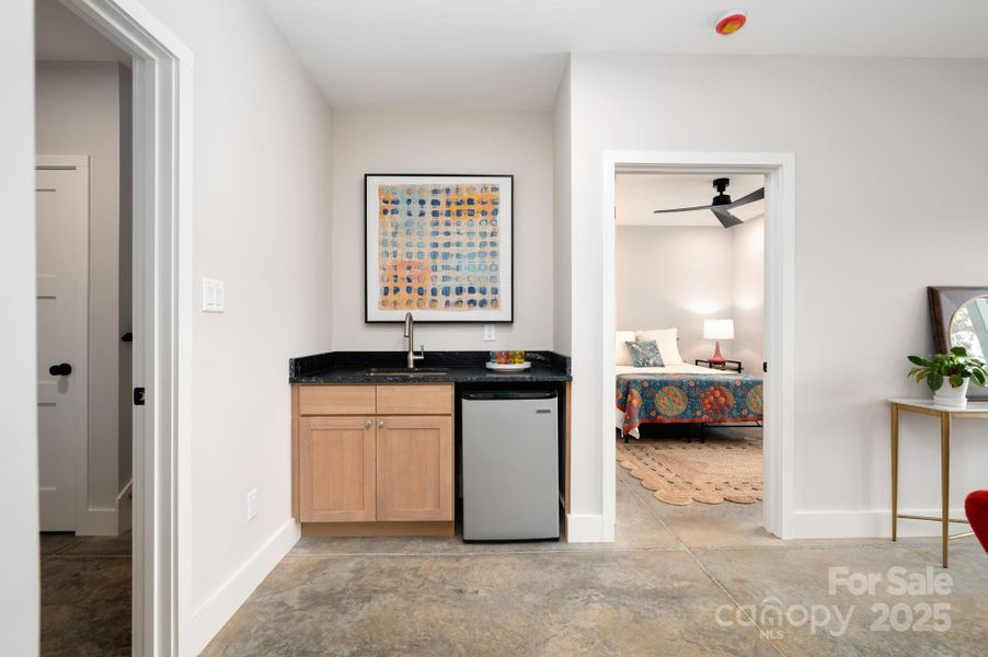 Wet Bar/Kitchenette for Convenience