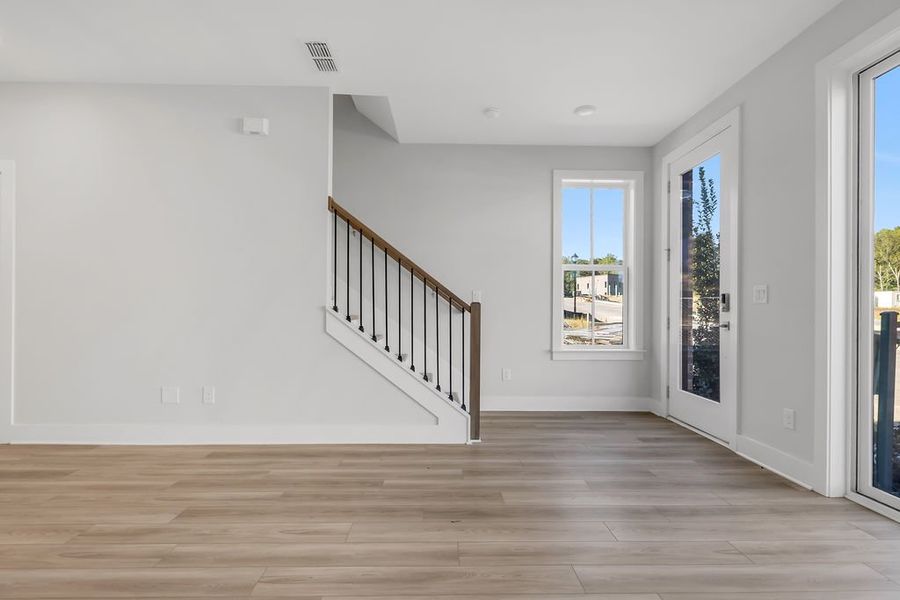 Spacious, unfurnished interior of a new home in Echo Park, Suwanee (Image 18).