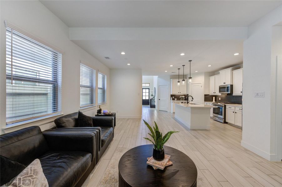Furnished interior view inside a new home in Harper’s Preserve, Conroe (Image 11).