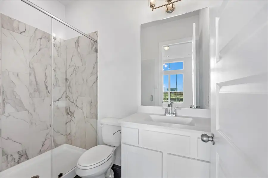 Representative image. Features, selections and colors may vary.