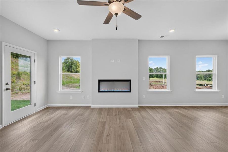 Spacious, unfurnished interior of a new home in Summerfield Place, Carrollton (Image 32).